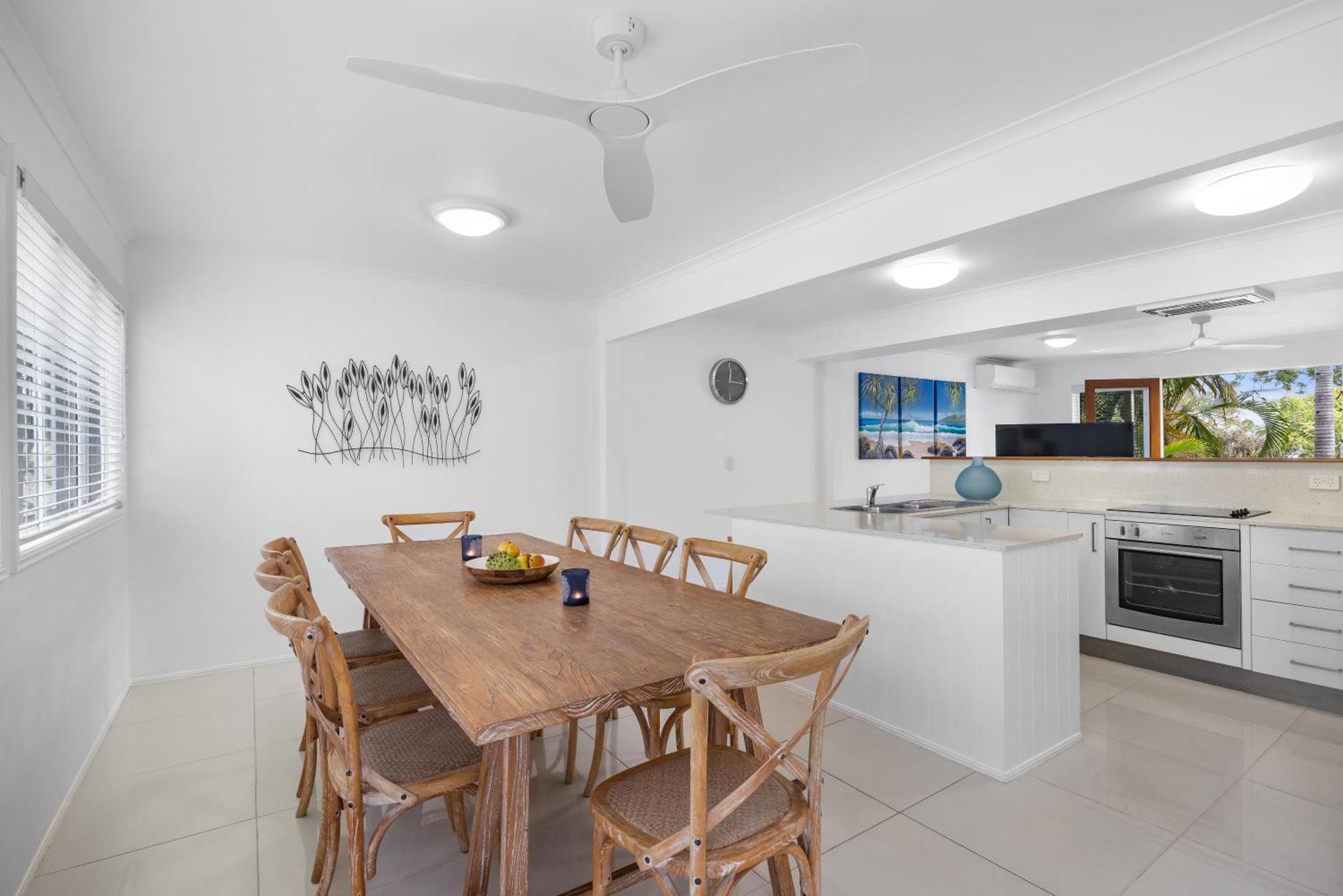 Noosa Outrigger Beach Resort Noosaville Exterior photo