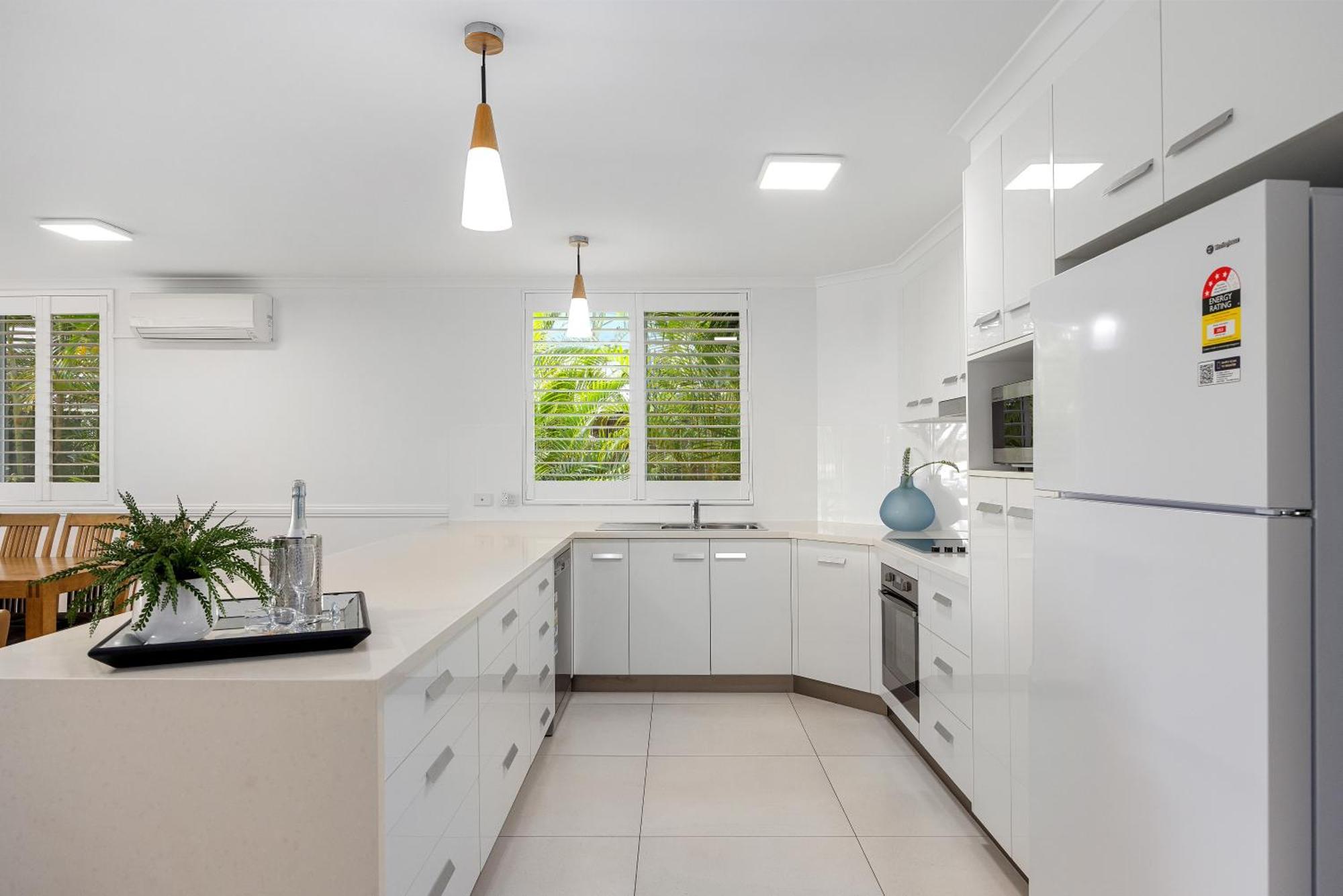 Noosa Outrigger Beach Resort Noosaville Exterior photo